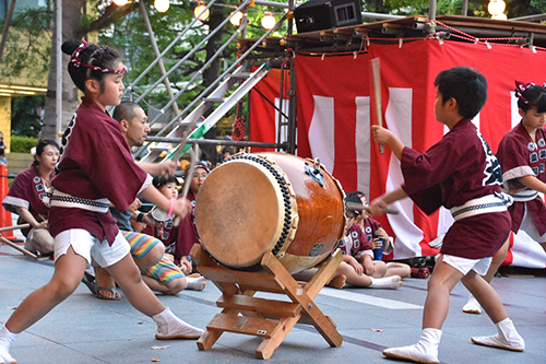 鼓友の方々の演奏の様子