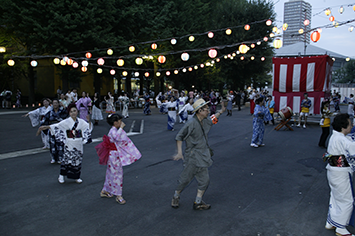 盆踊りの様子